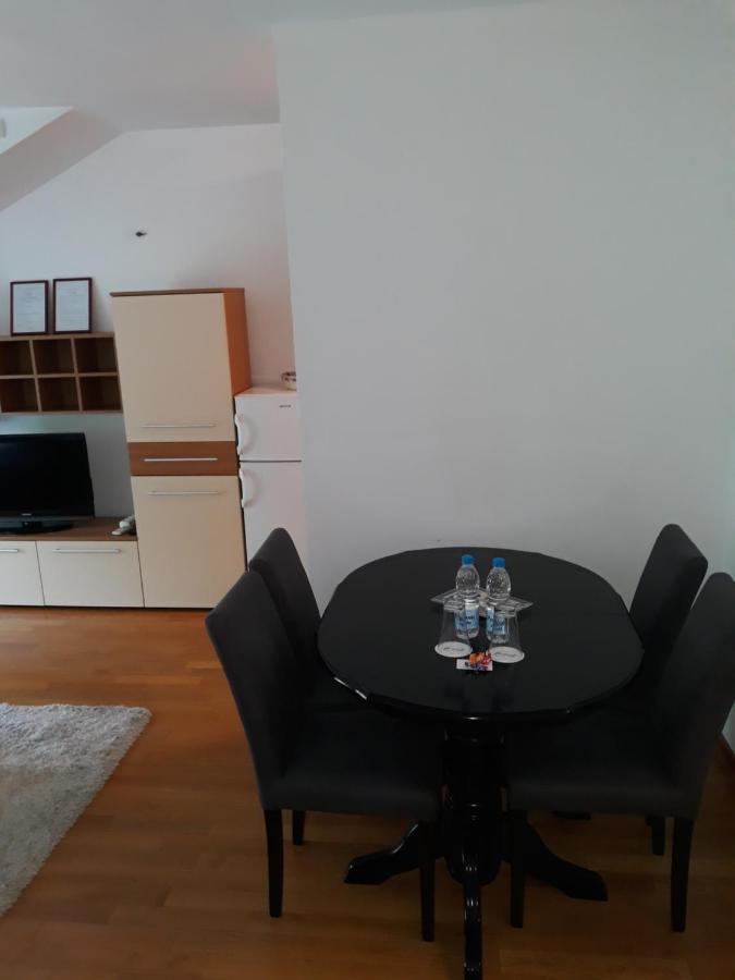 Appartamento Apartman Romansa Vrnjačka Banja Esterno foto