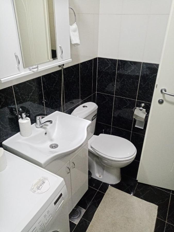 Appartamento Apartman Romansa Vrnjačka Banja Esterno foto