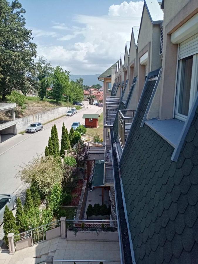 Appartamento Apartman Romansa Vrnjačka Banja Esterno foto